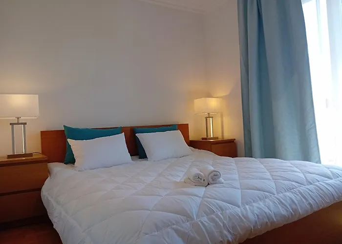 Blue - Metro At Your Door Apartman *