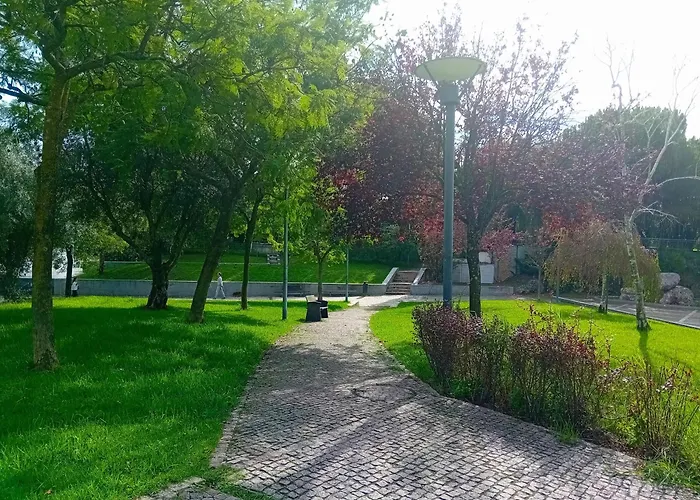 Blue - Metro At Your Door Apartman