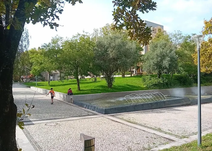 Blue - Metro At Your Door Apartman